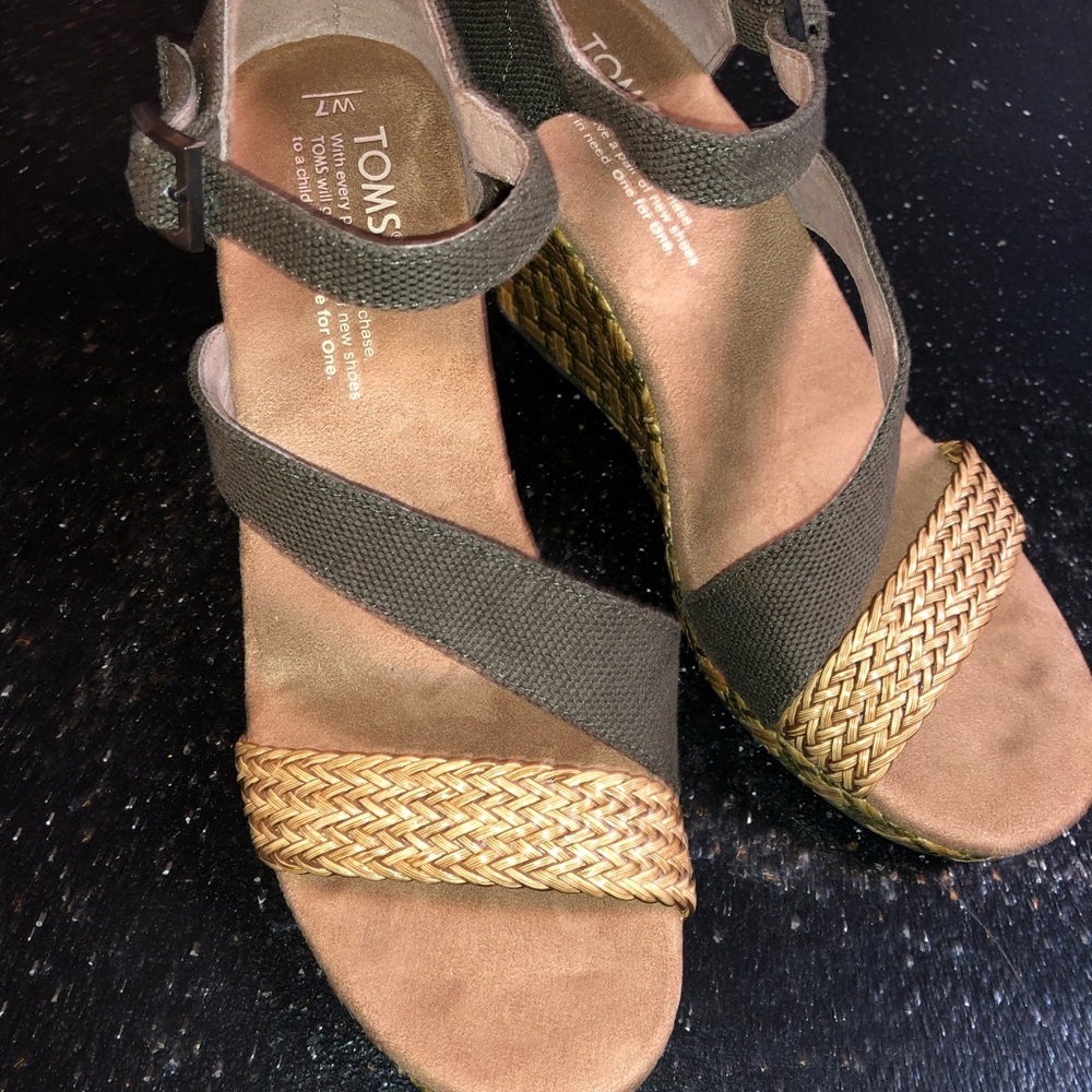 TOMS SHOES Lady's sandals EMBROIDERED.